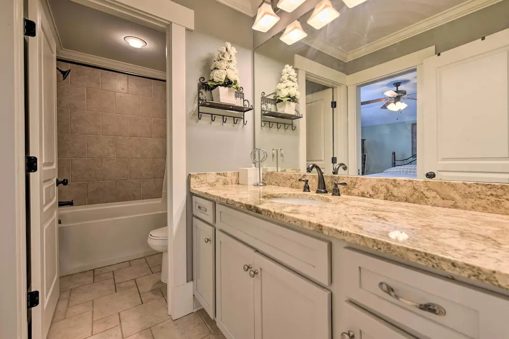 2 Mi to Dtwn: Home in Noda District Near Unc!