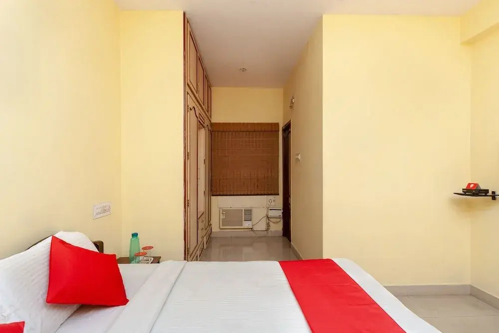 Oyo 7853 Pearl Corporate Residency