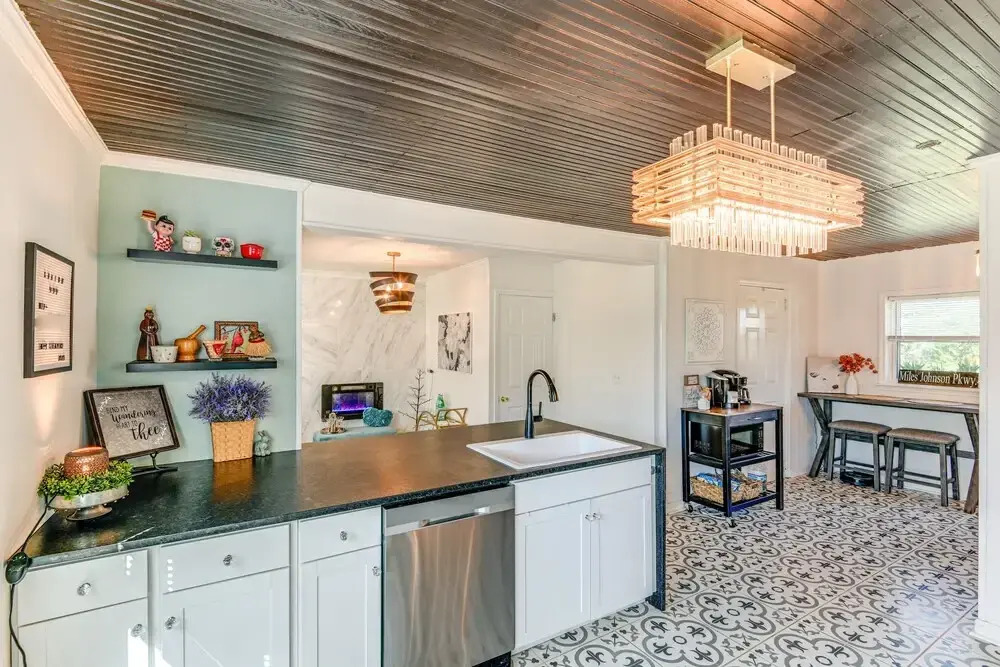 Columbia Cottage w/ Patio: 1 Mi to Downtown!