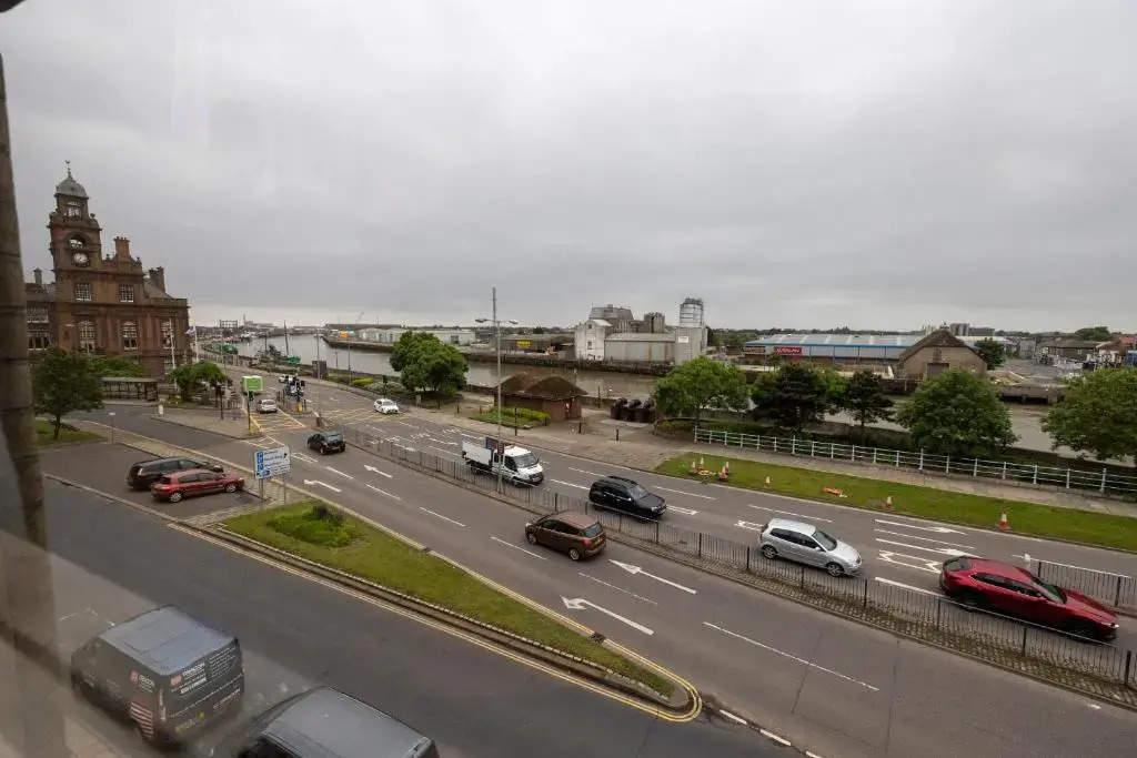 Entire Two Double Bedrooms Flat with River Yare View H6