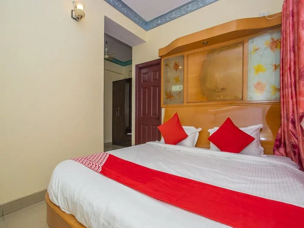 New Aishwarya Comforts By OYO Rooms