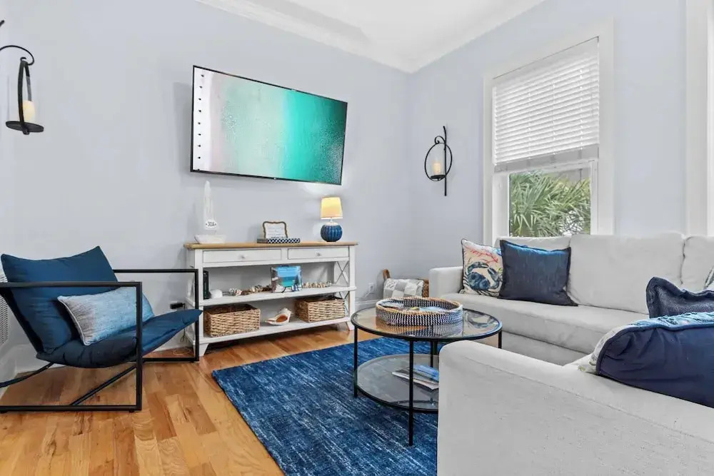 Emerald Paradise 2 Blocks to Beach Rooftop Patio + Pool Access Sleeps 10