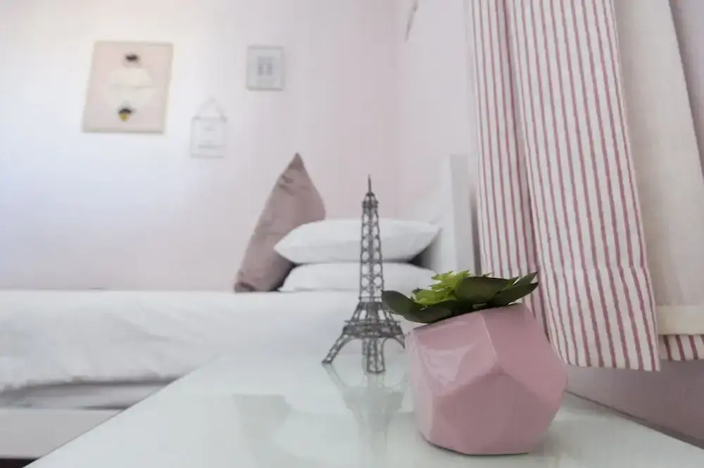 Little Paris - Parking - by Brighton Holiday Lets