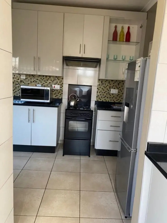 Luxurious 3 bed House Modern Open Plan- Borehole - 2046