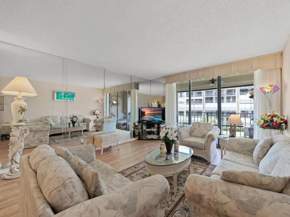 South Beach 302 by Vtrips
