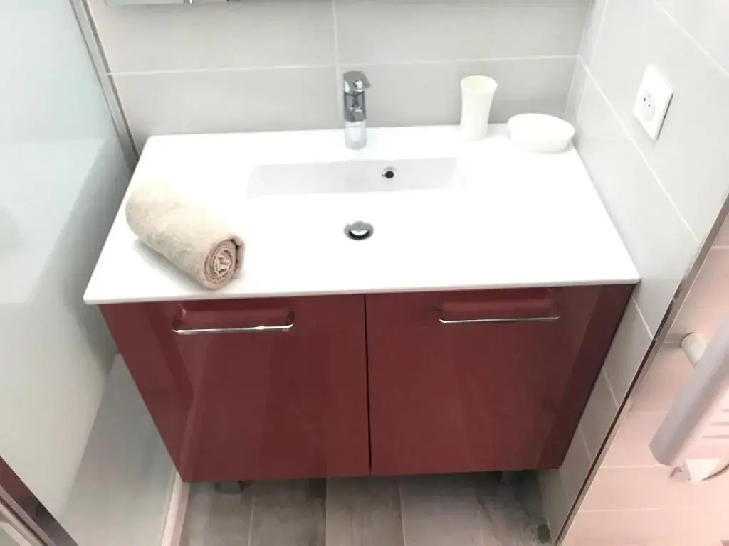 Appartement 2 pieces, renove, 2 piscines+tennis, mer, climatisation