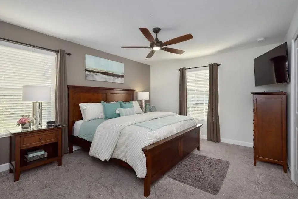 Luxury 5 bedroom home with private pool - 5 Br home by RedAwning