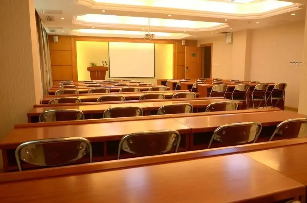 Vienna Hotel (Shenzhen Henggang & Tangkeng Metro Station)