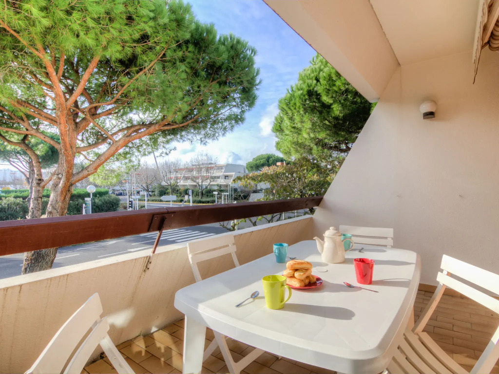 Apartment Les Cyprianes-3 by Interhome
