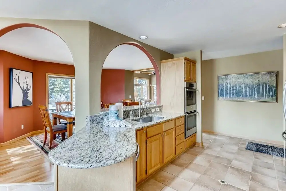 Perfect For Your Family Vacay With Yard, Hot Tub & Pet Friendly! 5 Bedroom Home by RedAwning