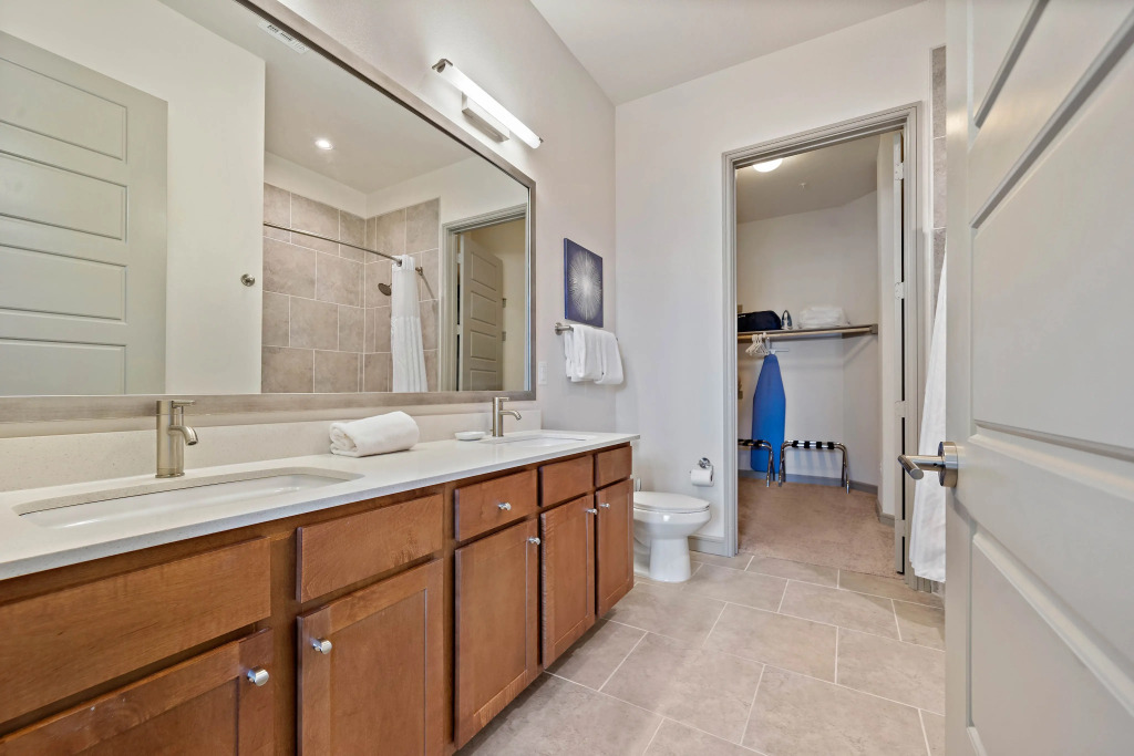 Bright & Recently Upgraded 2BR Apartment
