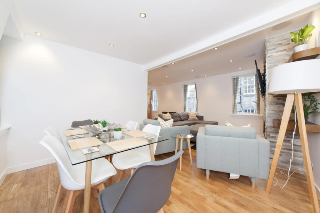 Queensferry Street Lane - Fantastic 2 BR City Centre Mews House with free secure parking!