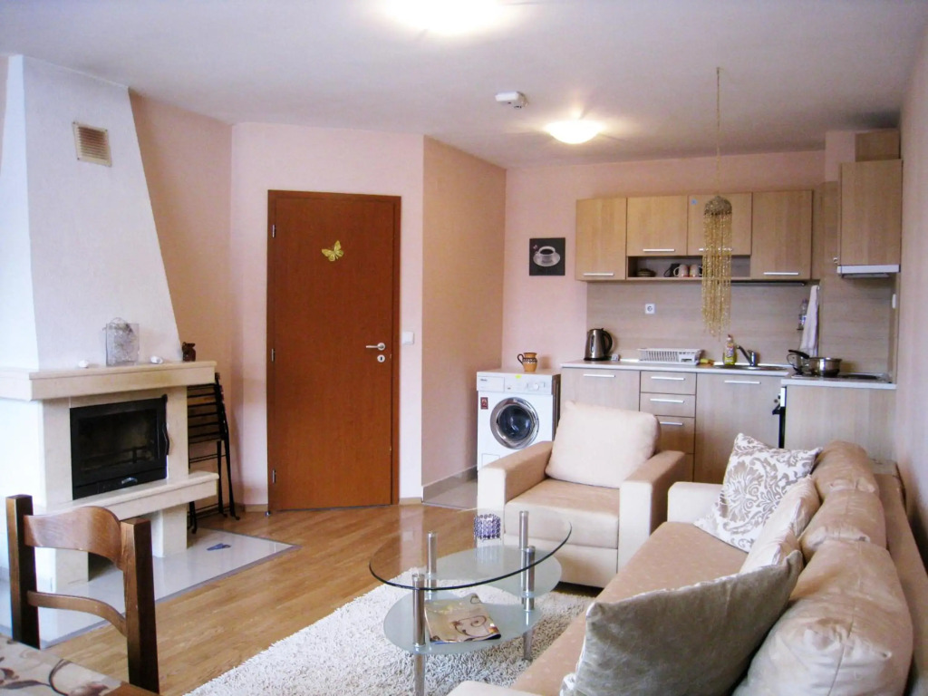 Solar nest with fireplace and panoramic view 700m from skilift and centrum