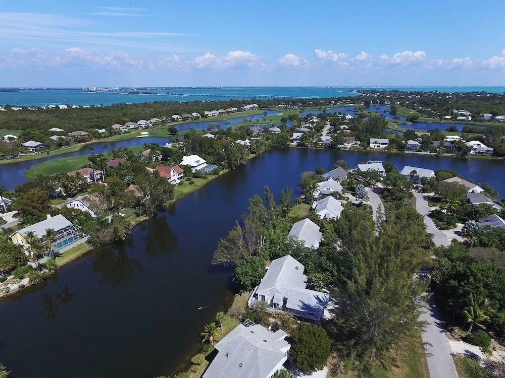 The Lakeside Beach 2 Bedroom Home