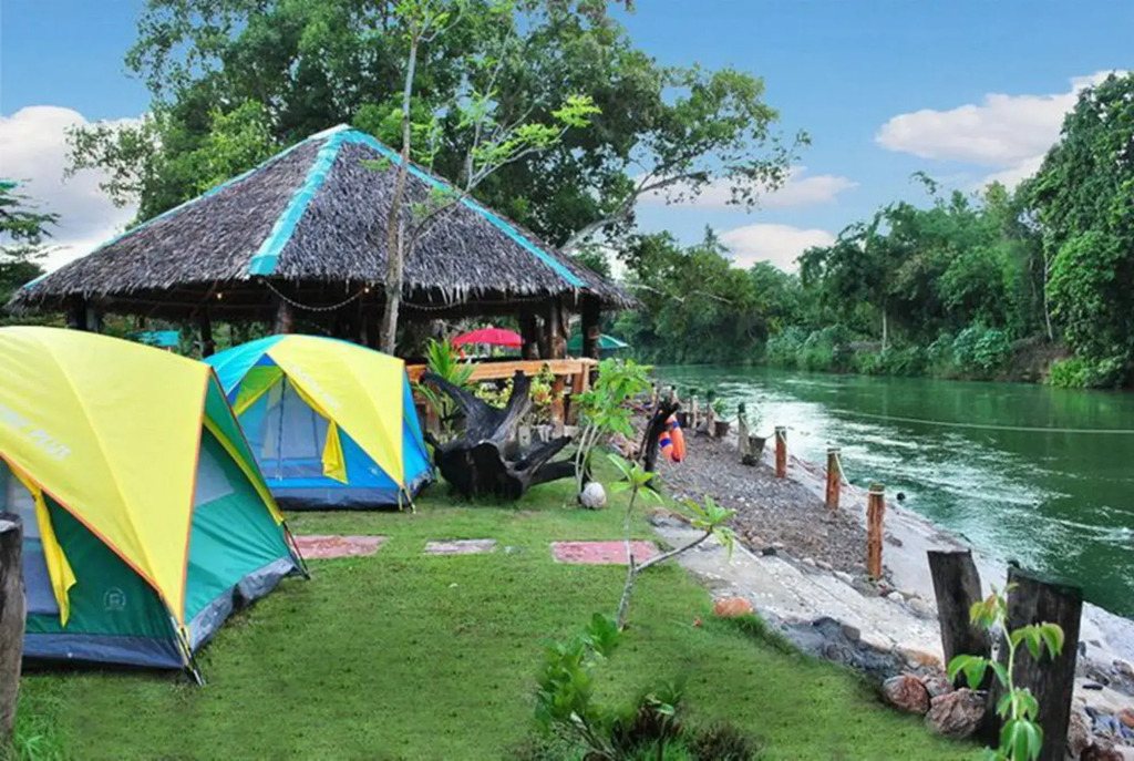Fahsai Riverview Resort