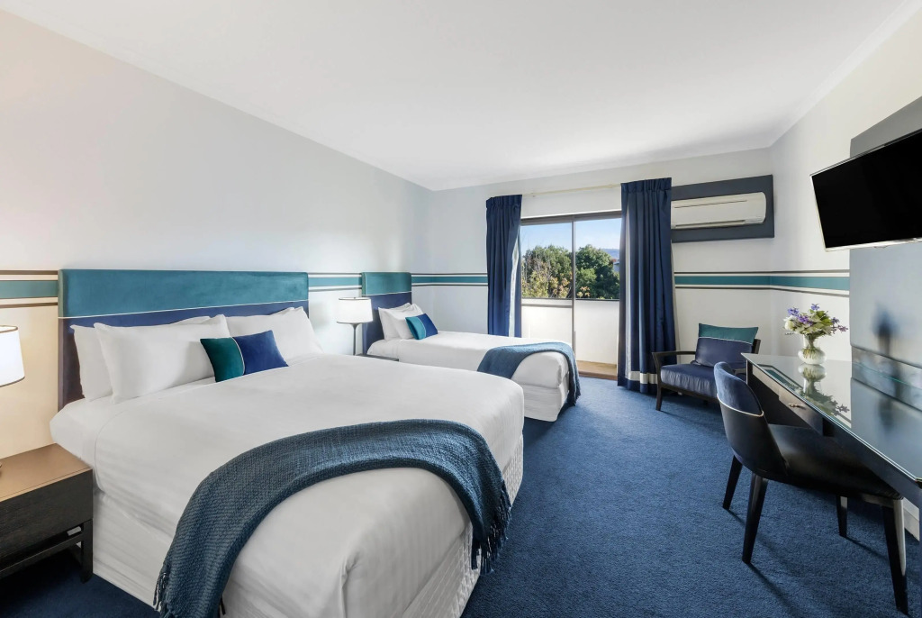 Ramada by Wyndham Diplomat Canberra
