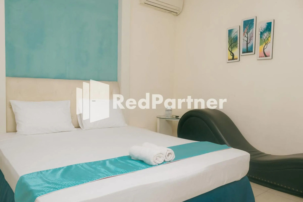 Pits Hotel RedPartner near Atom Mall