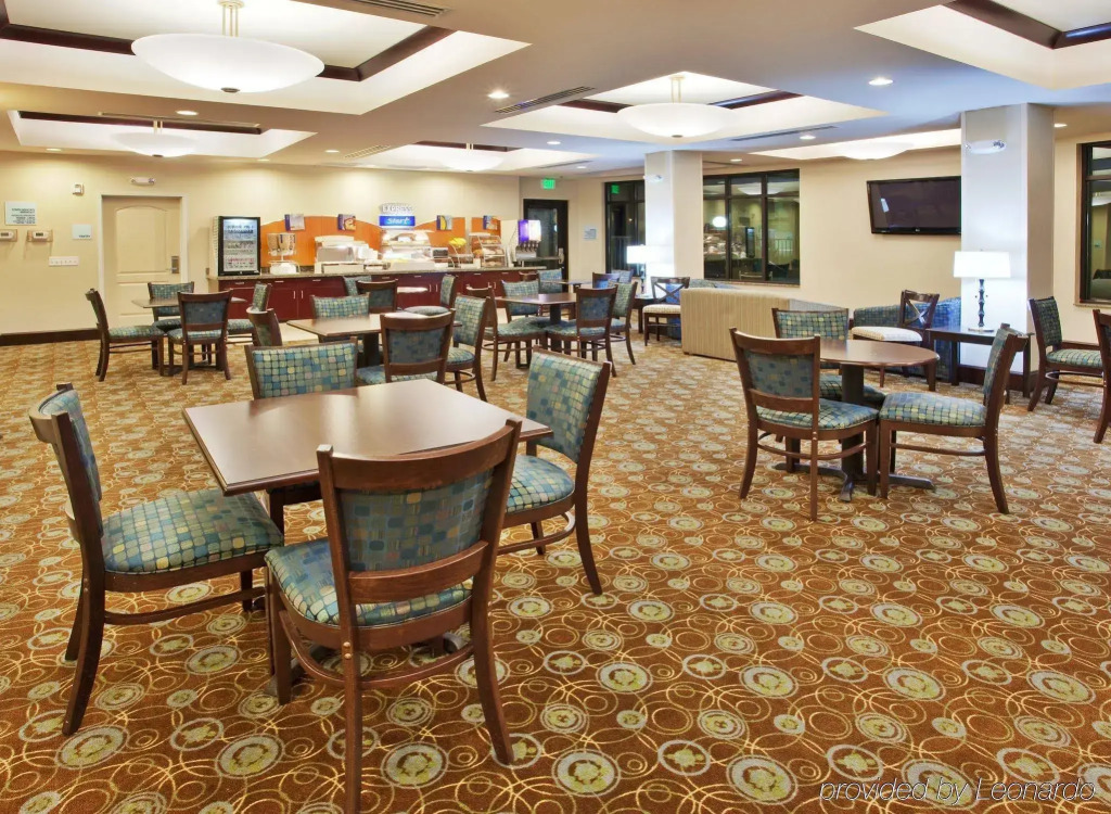 Holiday Inn Express & Suites Merced - Yosemite Natl Pk Area by IHG