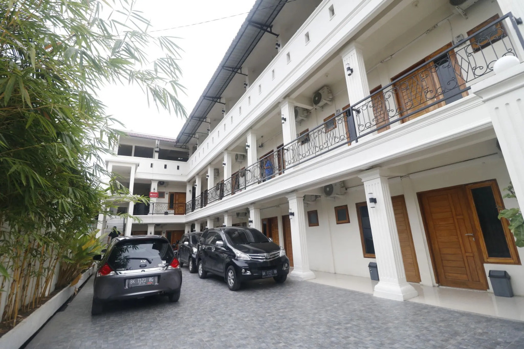 RedDoorz near Plaza Medan Fair