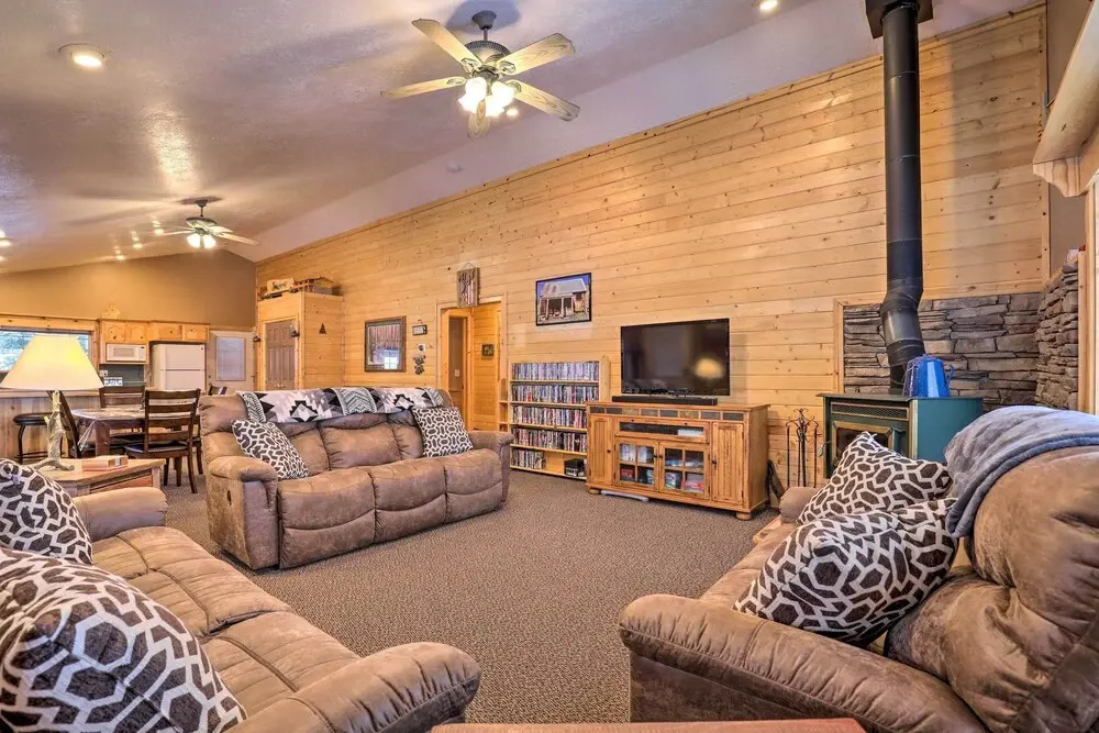 Bright & Cozy Duck Creek Cabin w/ Grill & Fire Pit