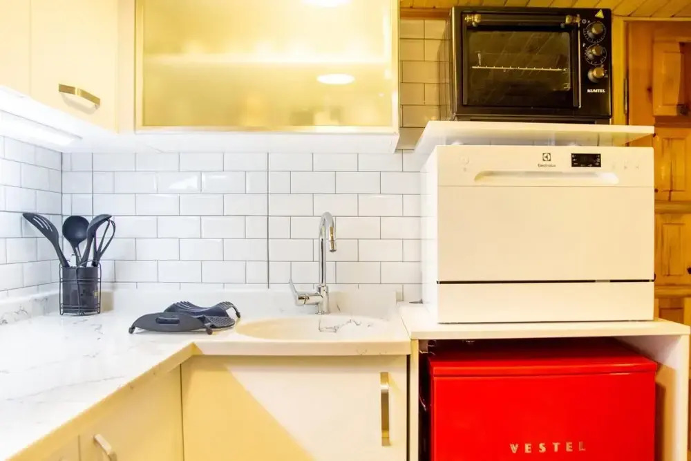 Central and Colorful Studio Flat in Alsancak