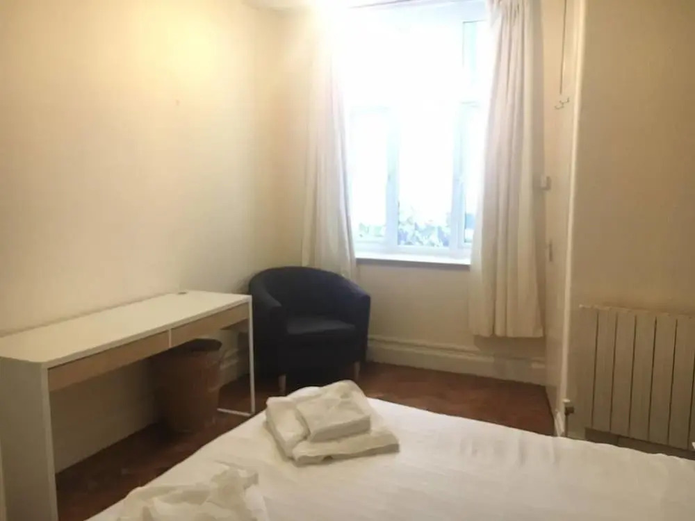 Airy 2 bed 2bath Flat Close to Oxford St!