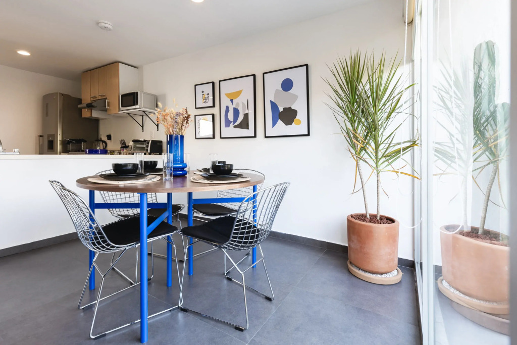 Bright 2BR Condesa Apartment With Balcony
