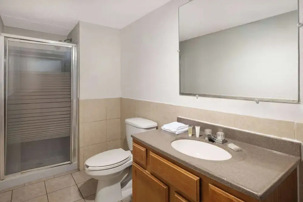 Super 8 by Wyndham Youngstown North
