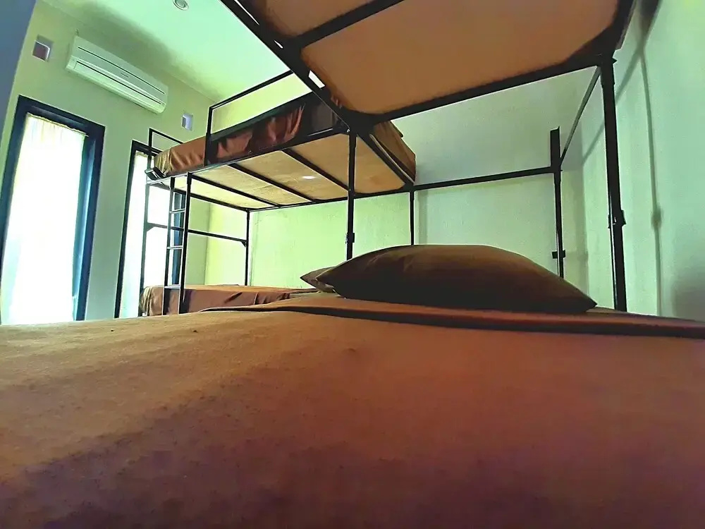Safe House Bed and Breakfast - Hostel - Adults Ony