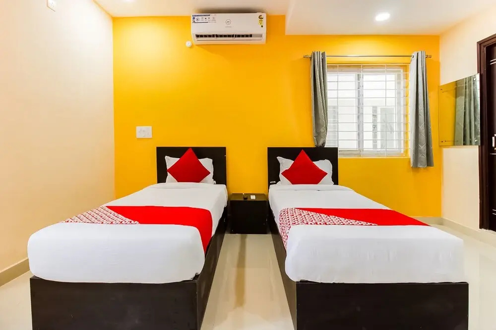 OYO 40125 Srirama Hotels, Gachhibowli