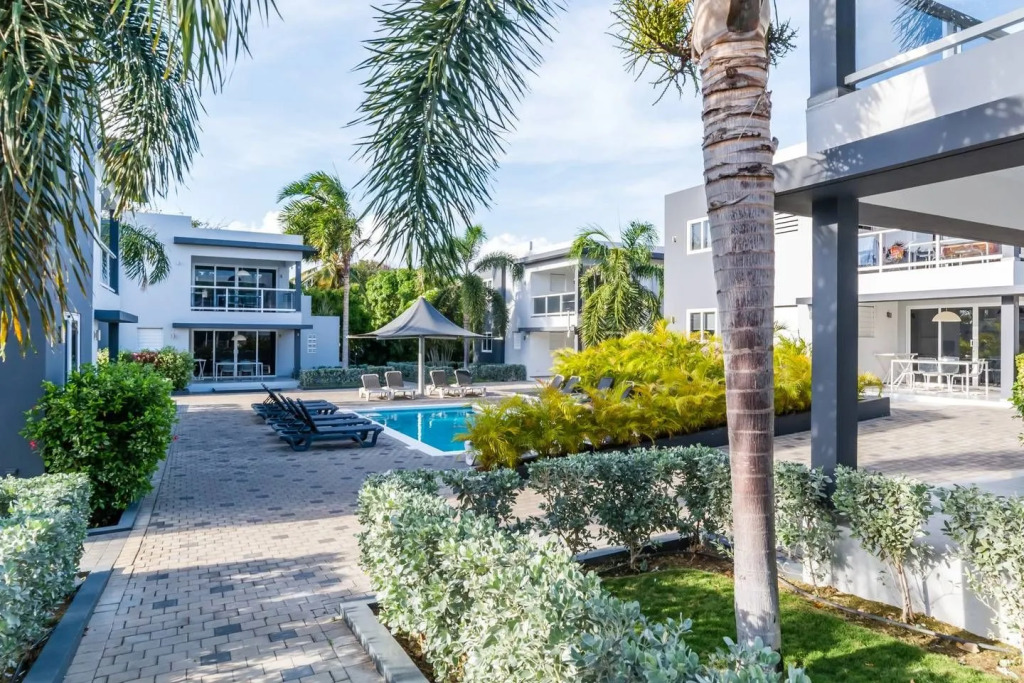 Affordable Vacation Condos - Fully Equipped W/ Pool ?