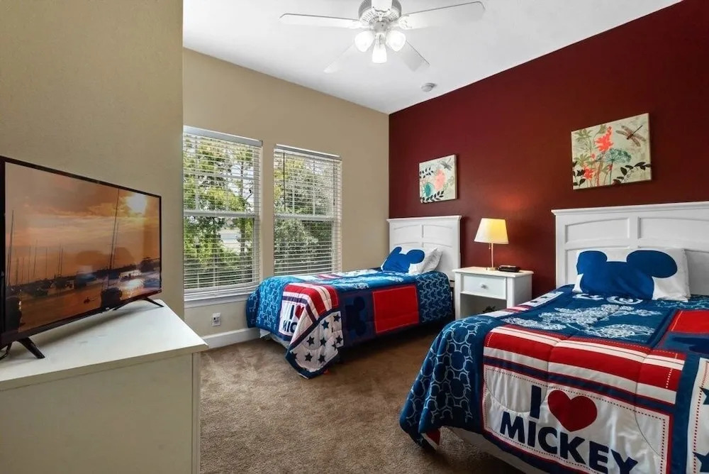 Amazing 4 Bedrooms Townhome 2402