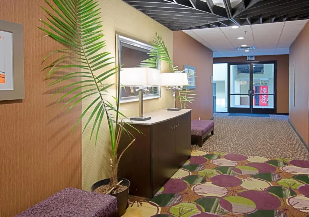 Hotel dLins Ontario Airport