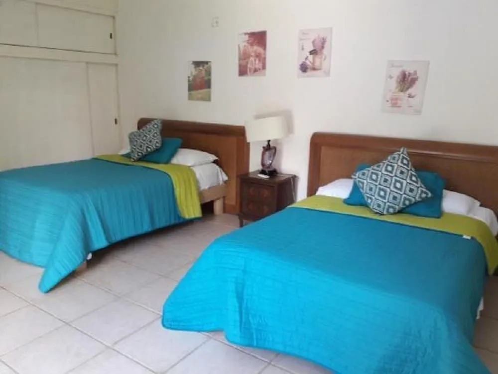 Villa Airport B&B