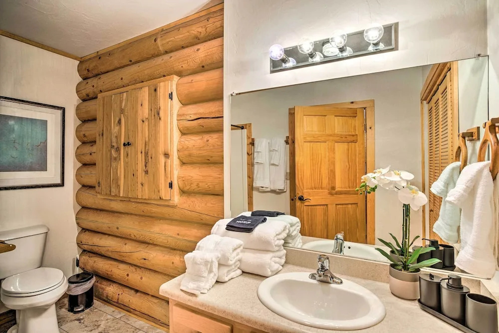 Clifton Retreat w/ Breathtaking Mt Backdrop!