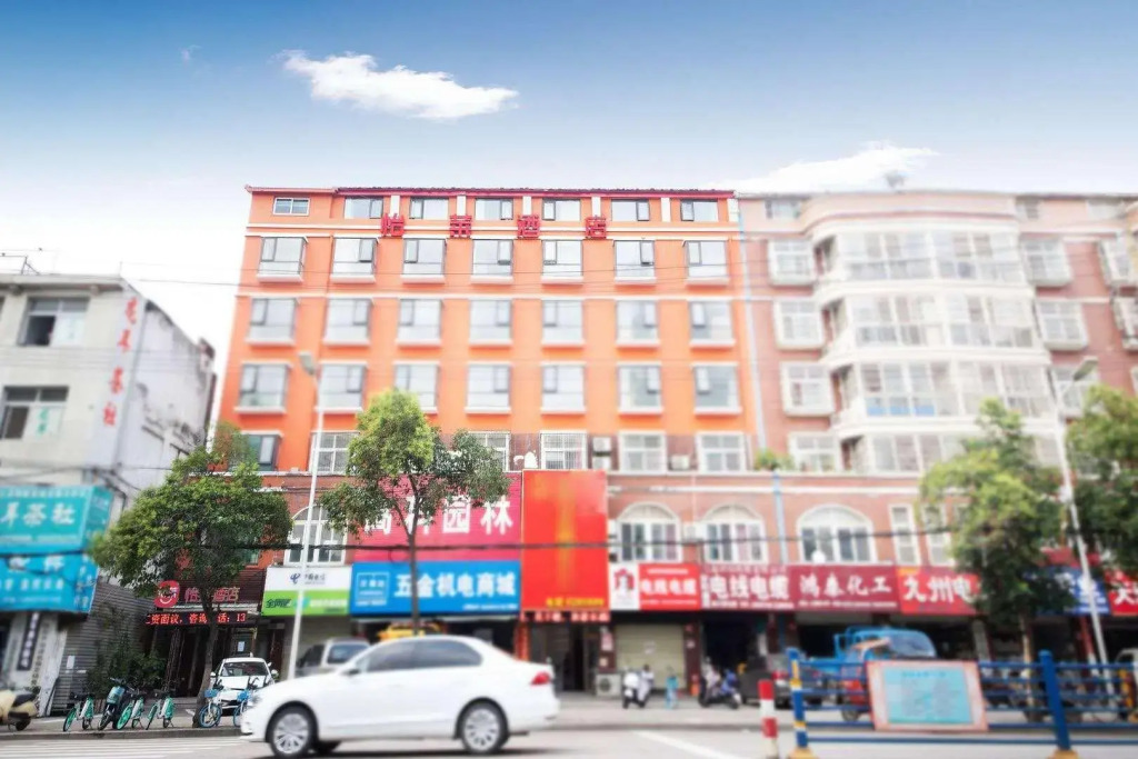 Elan Inn Xinyang Railway Station
