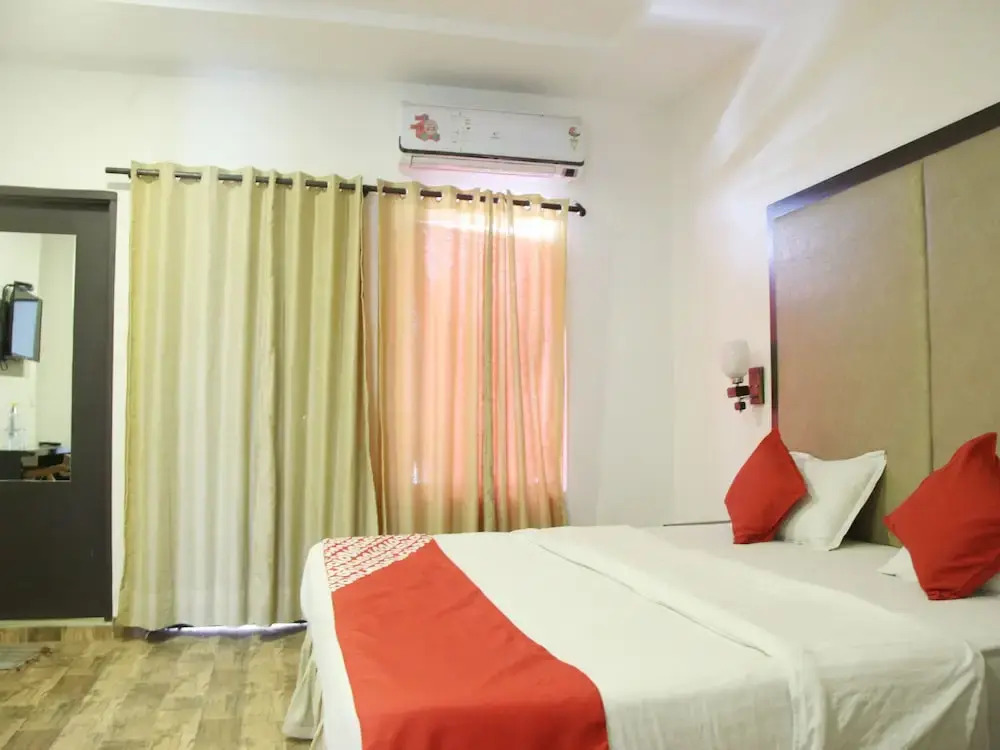 OYO 14353 Hotel Roxas