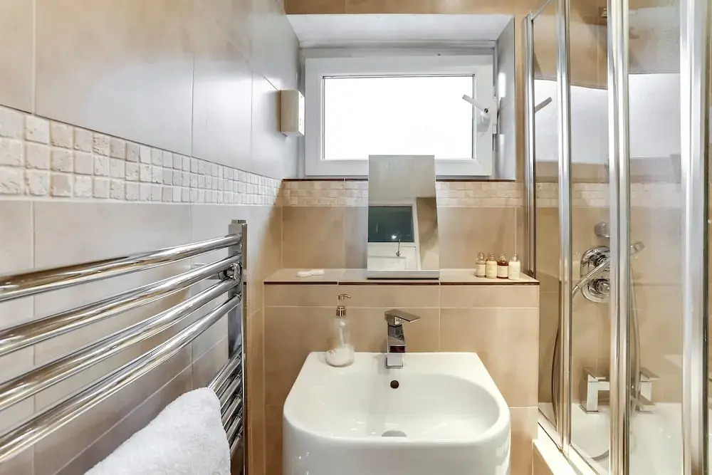 West London 3 bed Home Next to the River!