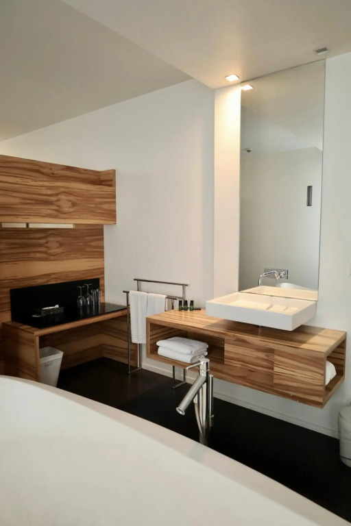 D-Hotel