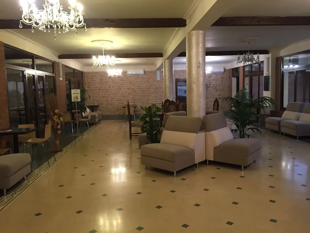 Laghi Room Only