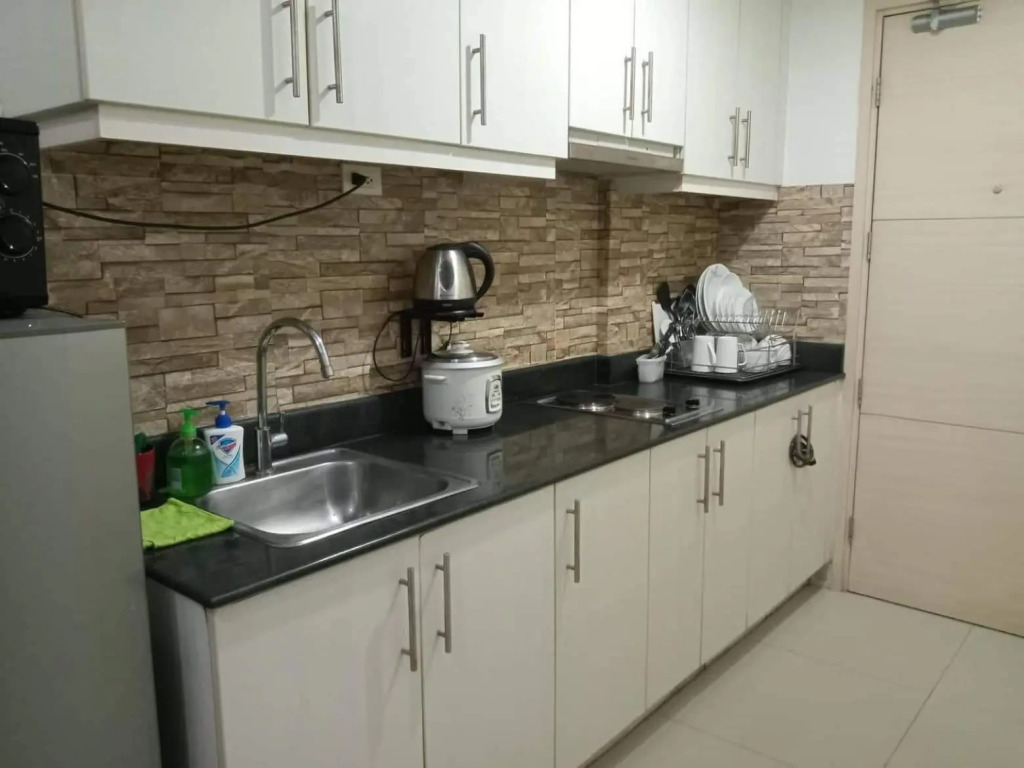 Chins Place Sea Residences MOA