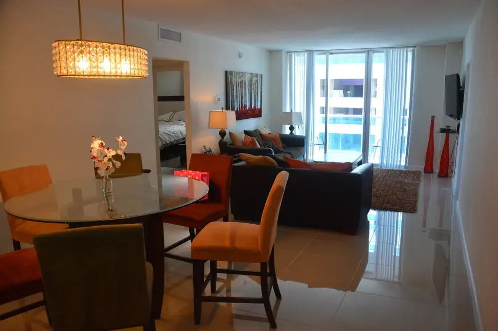 Hollywood apartment by the sea