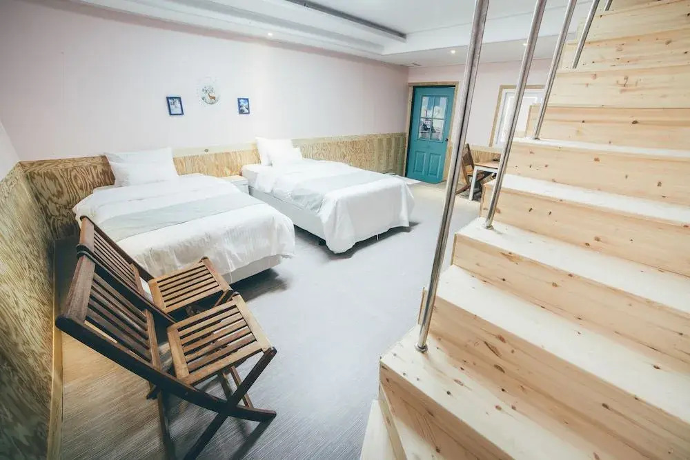 Hole in one Hotel