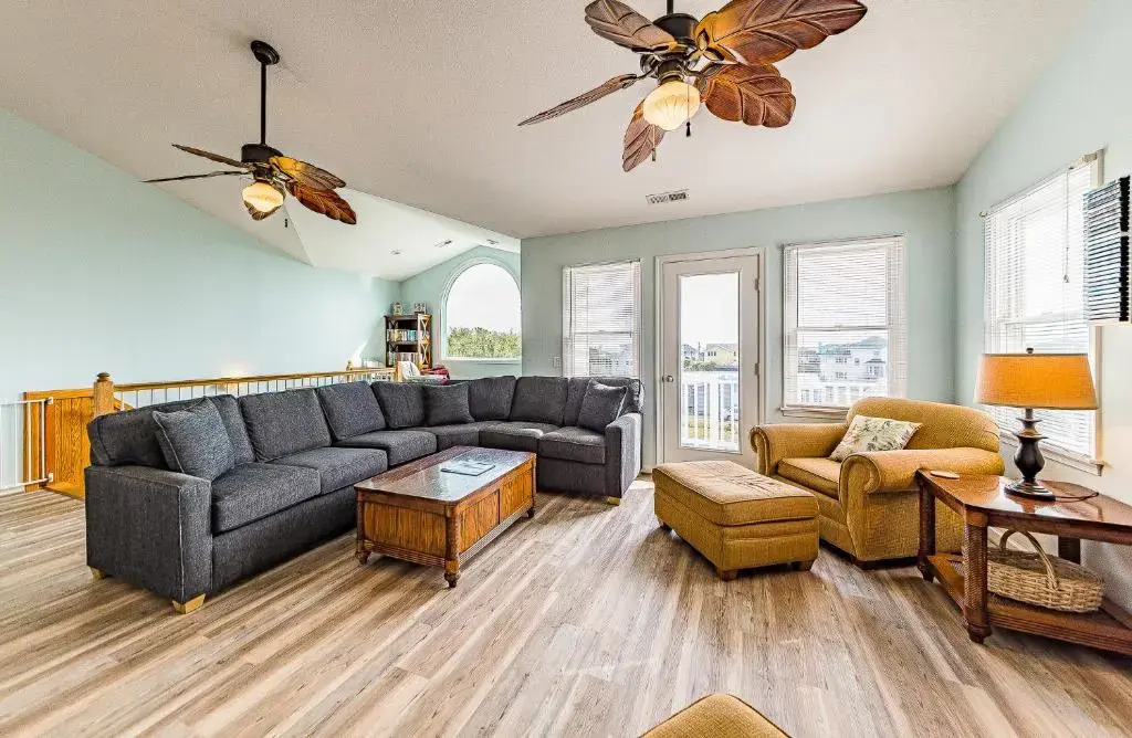 King BEEch - Southern Shores, 300 Yds to Beach, Ocean View, Pool, Hot Hub, Fenced Yard