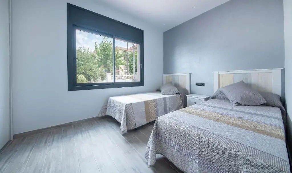 R94 Chalet con piscina privada 20m de la playa Calafell