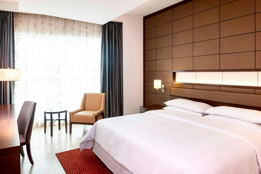 Отель Four Points by Sheraton Sharjah