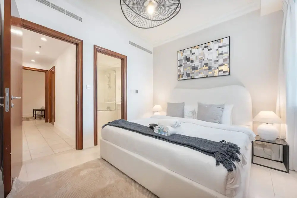 Prime 2BR Near Marina Mall Tram