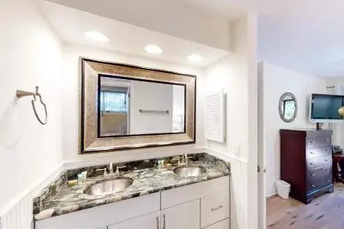 Inlet Cove 70