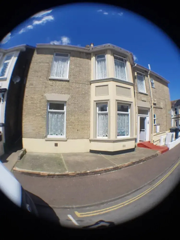 Flat Sleeps 6 with On-Street Parking