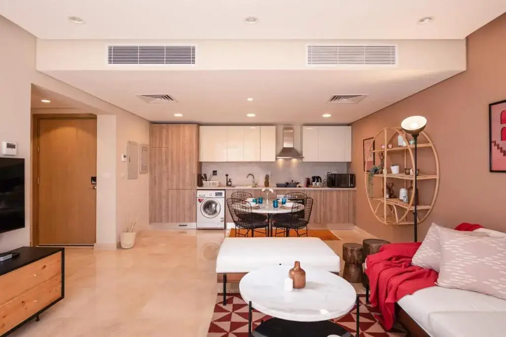 Earthy & Tranquil 1 BR Apt with Pool & Beach Access